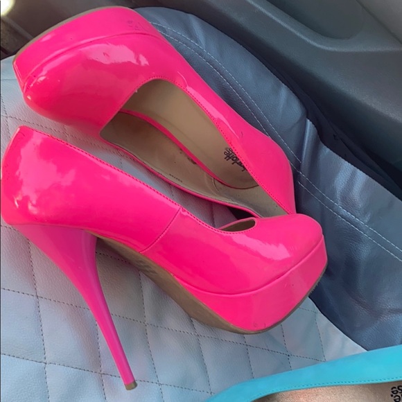 Heels - Picture 3 of 3